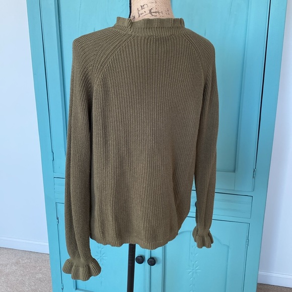 Hayden Olive Green Sweater. Medium - Picture 3 of 9